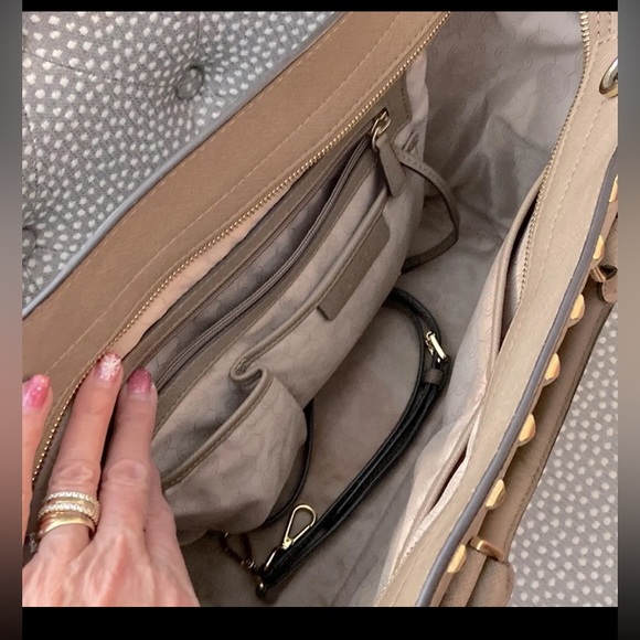 Michael Kors Selma Studded Satchel & Crossbody XL & FREE wallet & LC earrings! - Picture 3 of 10